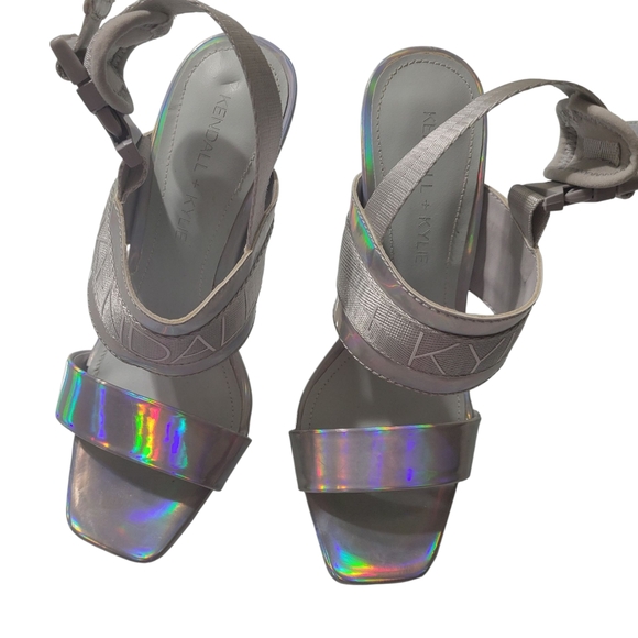 Kendall & Kylie Iridescent Silver Sandals Size 5.5M - Picture 1 of 10